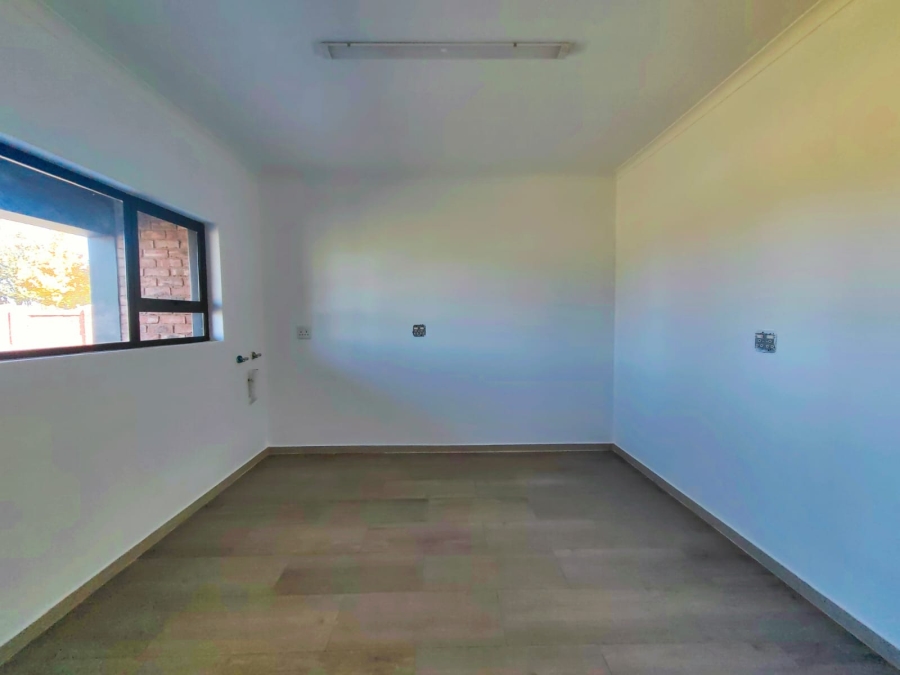 5 Bedroom Property for Sale in Grimbeeck Park North West